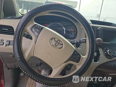 2014 Toyota Sienna XLE 8-Passenger 119.3" WB - zdjęcie 10 z 50 - miniatura