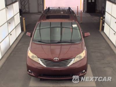2014 Toyota Sienna XLE 8-Passenger 119.3" WB - zdjęcie 2 z 50 - miniatura