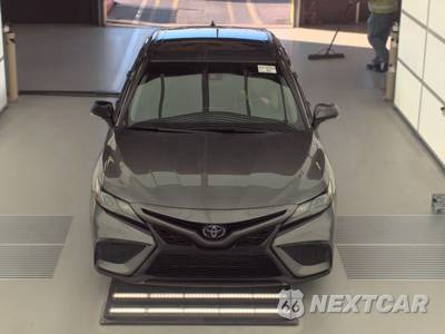 2022 Toyota Camry SE - zdjęcie 2 z 37 - miniatura