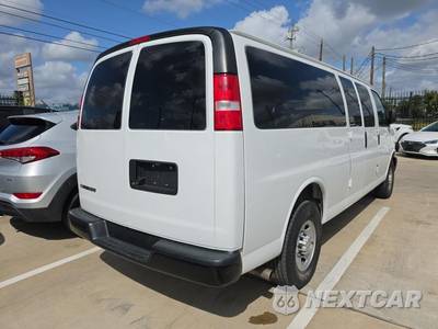 2020 Chevrolet Express 3500 Passenger Van LS 1LS 155.1" WB - zdjęcie 4 z 23 - miniatura