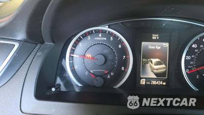 2016 Toyota Camry SE - zdjęcie 39 z 42 - miniatura