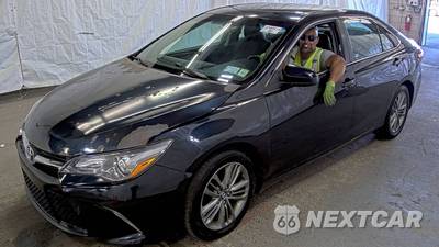 2016 Toyota Camry SE - zdjęcie 1 z 42 - miniatura