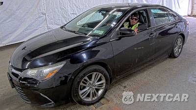 2017 Toyota Camry SE - zdjęcie 1 z 38 - miniatura
