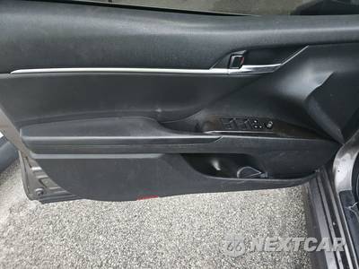 2022 Toyota Camry SE - zdjęcie 9 z 33 - miniatura
