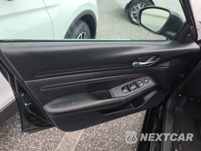 2020 Nissan Altima SR - zdjęcie 9 z 24 - miniatura