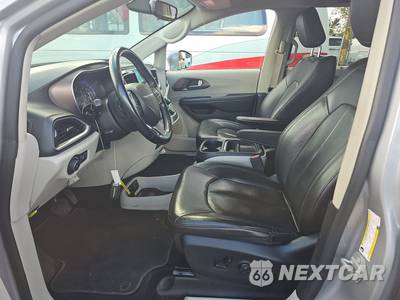2018 Chrysler Pacifica Touring L 121.6" WB - zdjęcie 7 z 29 - miniatura
