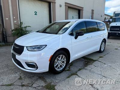 2025 Chrysler Pacifica Select 121.6" WB