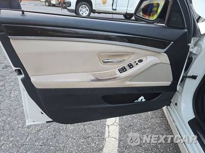 2011 BMW 5 Series Sedan 535i xDrive - zdjęcie 9 z 44 - miniatura