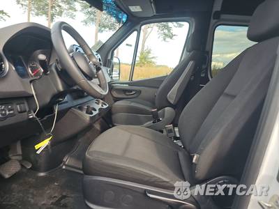 2025 Mercedes-Benz Sprinter 2500 Passenger Van High Roof 170.0" WB - zdjęcie 7 z 22 - miniatura