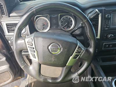 2018 Nissan TITAN SL Crew Cab Short Bed - zdjęcie 10 z 38 - miniatura
