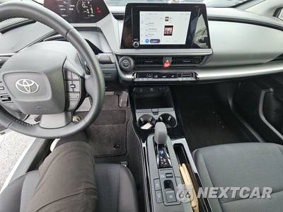 2026 Toyota Prius LE - zdjęcie 11 z 26 - miniatura
