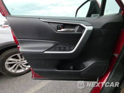 2025 Toyota RAV4 Hybrid XLE - zdjęcie 9 z 28 - miniatura
