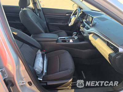 2025 Nissan Altima SV - zdjęcie 8 z 19 - miniatura