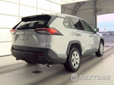 2025 Toyota RAV4 LE - zdjęcie 4 z 31 - miniatura