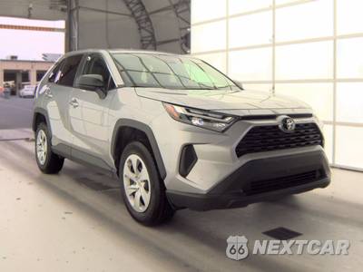 2025 Toyota RAV4 LE - zdjęcie 3 z 31 - miniatura