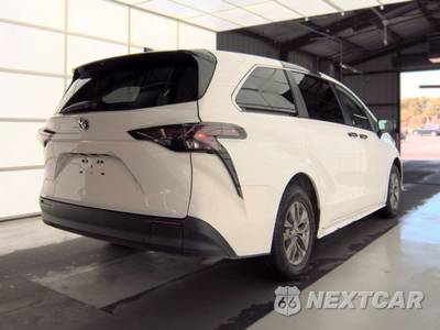 2024 Toyota Sienna LE 8-Passenger 120.5" WB - zdjęcie 4 z 24 - miniatura
