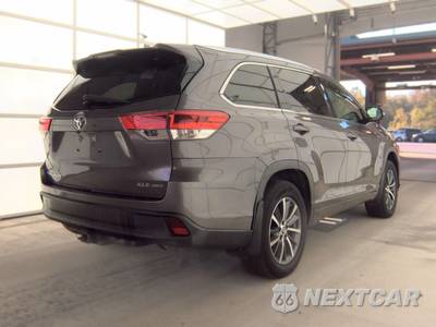 2017 Toyota Highlander XLE - zdjęcie 4 z 48 - miniatura