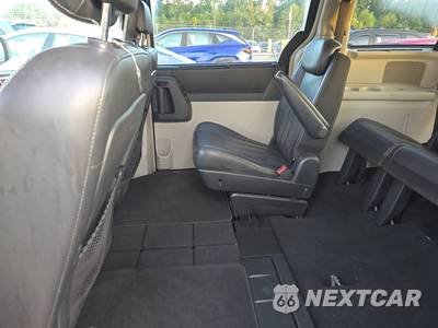 2010 Chrysler Town & Country Touring Plus 121.2" WB - zdjęcie 13 z 38 - miniatura