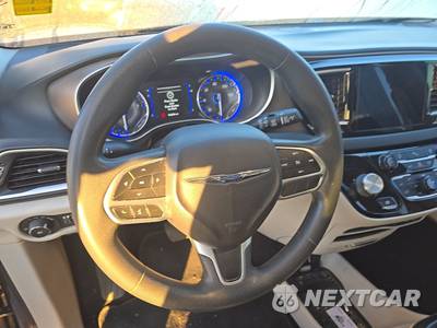 2018 Chrysler Pacifica Touring Plus 121.6" WB - zdjęcie 10 z 36 - miniatura
