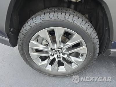 2025 Toyota RAV4 XLE Premium - zdjęcie 10 z 21 - miniatura