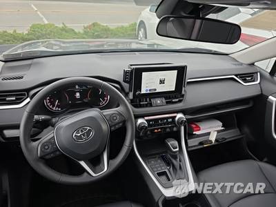 2025 Toyota RAV4 XLE Premium - zdjęcie 14 z 21 - miniatura
