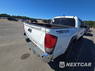 2017 Toyota Tacoma TRD Off-Road Crew Cab Medium Bed - zdjęcie 4 z 27 - miniatura