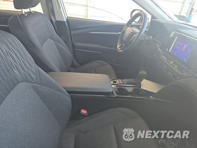 2025 Toyota Camry LE - zdjęcie 8 z 27 - miniatura