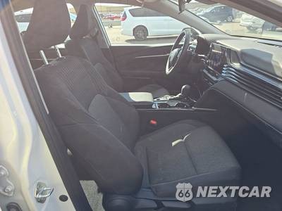 2025 Toyota Camry LE - zdjęcie 8 z 21 - miniatura