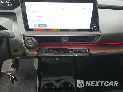 2026 Toyota Prius Plug-In Hybrid XSE - zdjęcie 11 z 19 - miniatura