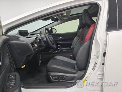 2026 Toyota Prius Plug-In Hybrid XSE - zdjęcie 7 z 19 - miniatura