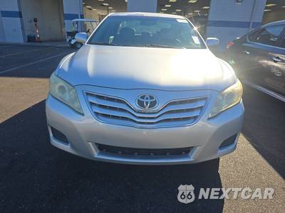 2011 Toyota Camry LE - zdjęcie 2 z 41 - miniatura
