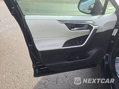 2025 Toyota RAV4 XLE - zdjęcie 9 z 26 - miniatura