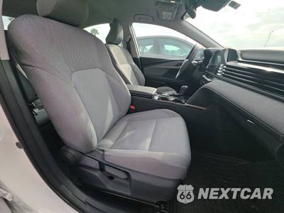 2025 Toyota Camry LE - zdjęcie 8 z 23 - miniatura