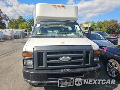 2014 Ford Super Duty E-350 Commercial Cargo Van 138.0" WB - zdjęcie 2 z 19 - miniatura