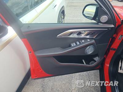 2025 BMW XM Label Red - zdjęcie 9 z 17 - miniatura