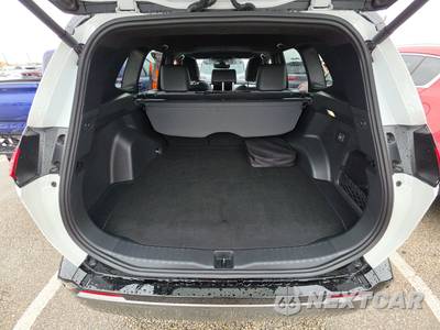 2026 Toyota RAV4 Plug-In Hybrid XSE - zdjęcie 16 z 22 - miniatura