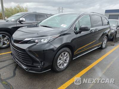 2025 Toyota Sienna XLE 8-Passenger 120.5" WB