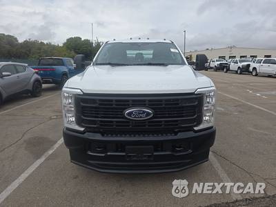 2025 Ford Super Duty F-350 Cab Chassis XL Crew Cab DRW - zdjęcie 2 z 28 - miniatura