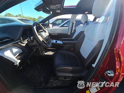 2026 Toyota Sienna XSE 7-Passenger 120.5" WB - zdjęcie 13 z 28 - miniatura