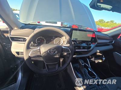 2026 Toyota Highlander XLE - zdjęcie 17 z 25 - miniatura