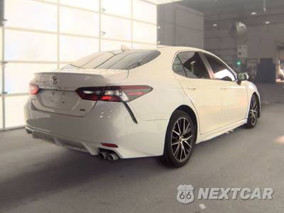 2021 Toyota Camry SE - zdjęcie 4 z 47 - miniatura