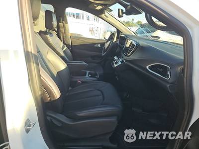 2025 Chrysler Pacifica Hybrid Select 121.6" WB - zdjęcie 8 z 19 - miniatura