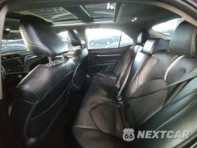 2020 Toyota Camry XSE - zdjęcie 13 z 37 - miniatura