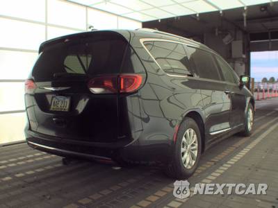 2018 Chrysler Pacifica Touring L 121.6" WB - zdjęcie 4 z 19 - miniatura