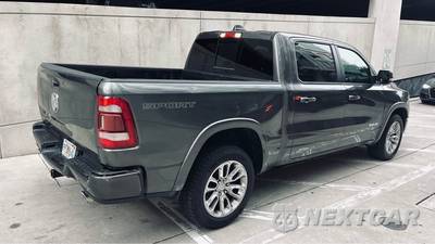 2022 Ram 1500 Laramie Crew Cab Short Bed - zdjęcie 6 z 23 - miniatura