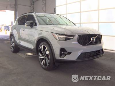 2024 Volvo XC40 B5 Ultimate Dark Theme - zdjęcie 3 z 27 - miniatura