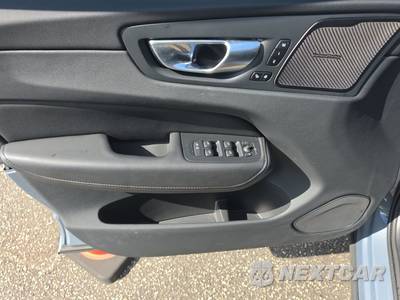 2024 Volvo XC60 Recharge Plug-In Hybrid T8 Plus Dark Theme - zdjęcie 9 z 29 - miniatura