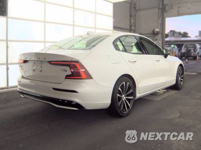 2025 Volvo S60 Plug-In Hybrid T8 Plus - zdjęcie 4 z 31 - miniatura