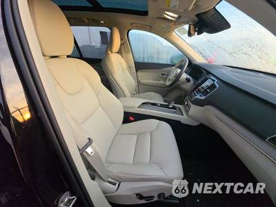 2025 Volvo XC90 Plug-In Hybrid Plus 6-Passenger - zdjęcie 8 z 27 - miniatura