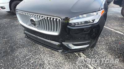 2025 Volvo XC90 Plug-In Hybrid Plus 6-Passenger - zdjęcie 21 z 27 - miniatura